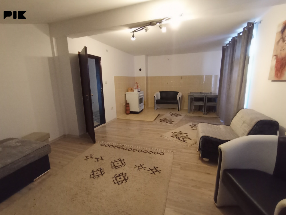 Kuća sa okućnicom i garažom Vojkovići 10