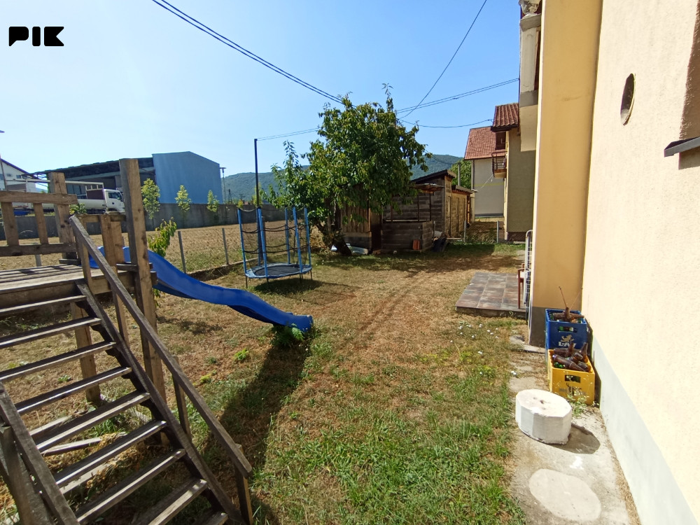 Kuća sa okućnicom i garažom Vojkovići 15