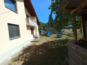 House with yard and garage Vojkovići