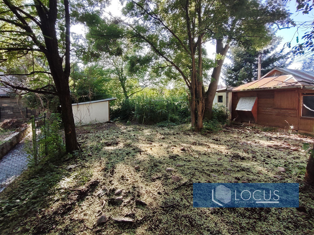 LOCUS: Ruševna kuća na parceli 900m2, Butmir, Ilidža 7