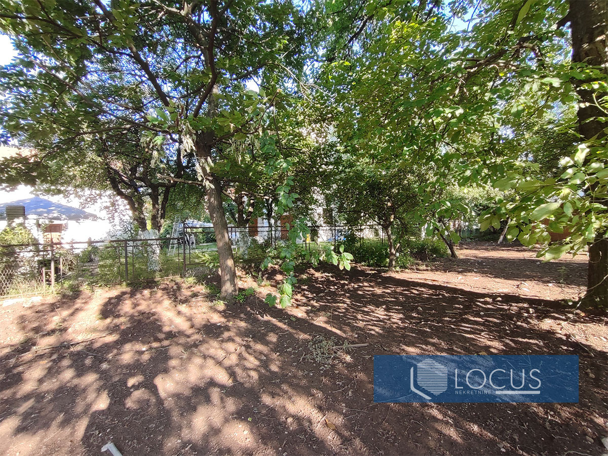 LOCUS: Ruševna kuća na parceli 900m2, Butmir, Ilidža 9