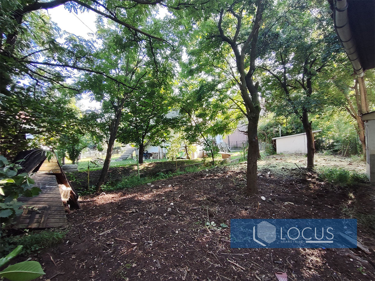 LOCUS: Ruševna kuća na parceli 900m2, Butmir, Ilidža 11
