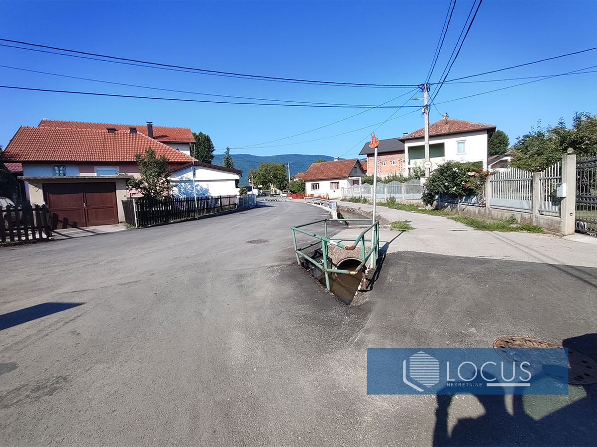 LOCUS: Ruševna kuća na parceli 900m2, Butmir, Ilidža 12