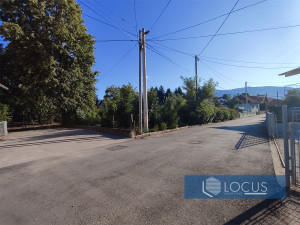 LOCUS: Ruševna kuća na parceli 900m2, Butmir, Ilidža