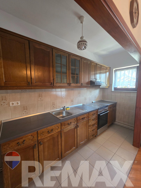 Trosoban sprat kuće | 85m2 | Petrićevac 4