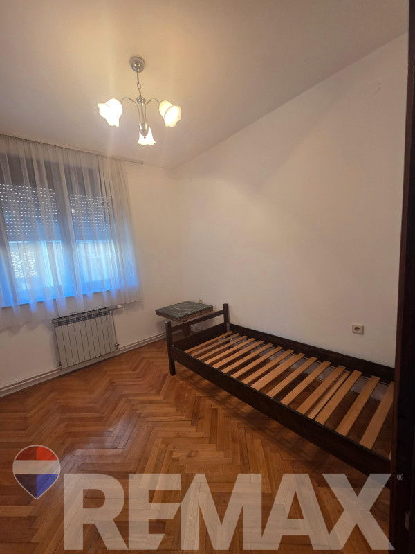 Trosoban sprat kuće | 85m2 | Petrićevac 8