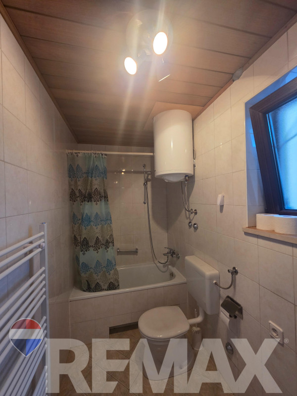 Trosoban sprat kuće | 85m2 | Petrićevac 11