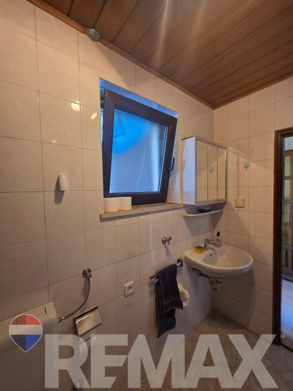 Trosoban sprat kuće | 85m2 | Petrićevac 12