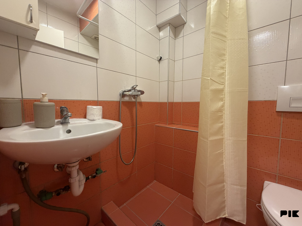Renoviran dvosoban stan 34 m2 prvi sprat Stari Grad Sarajevo 16