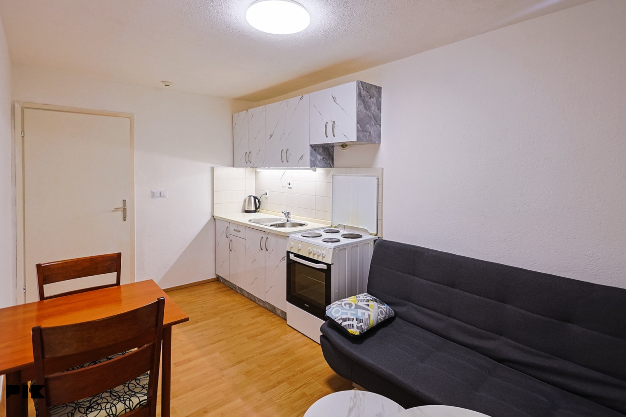 Renoviran dvosoban stan 34 m2 prvi sprat Stari Grad Sarajevo 9