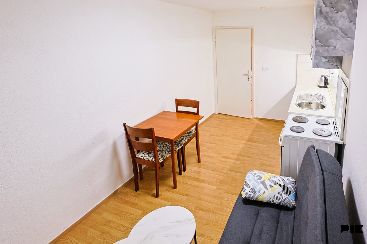 Renoviran dvosoban stan 34 m2 prvi sprat Stari Grad Sarajevo 11