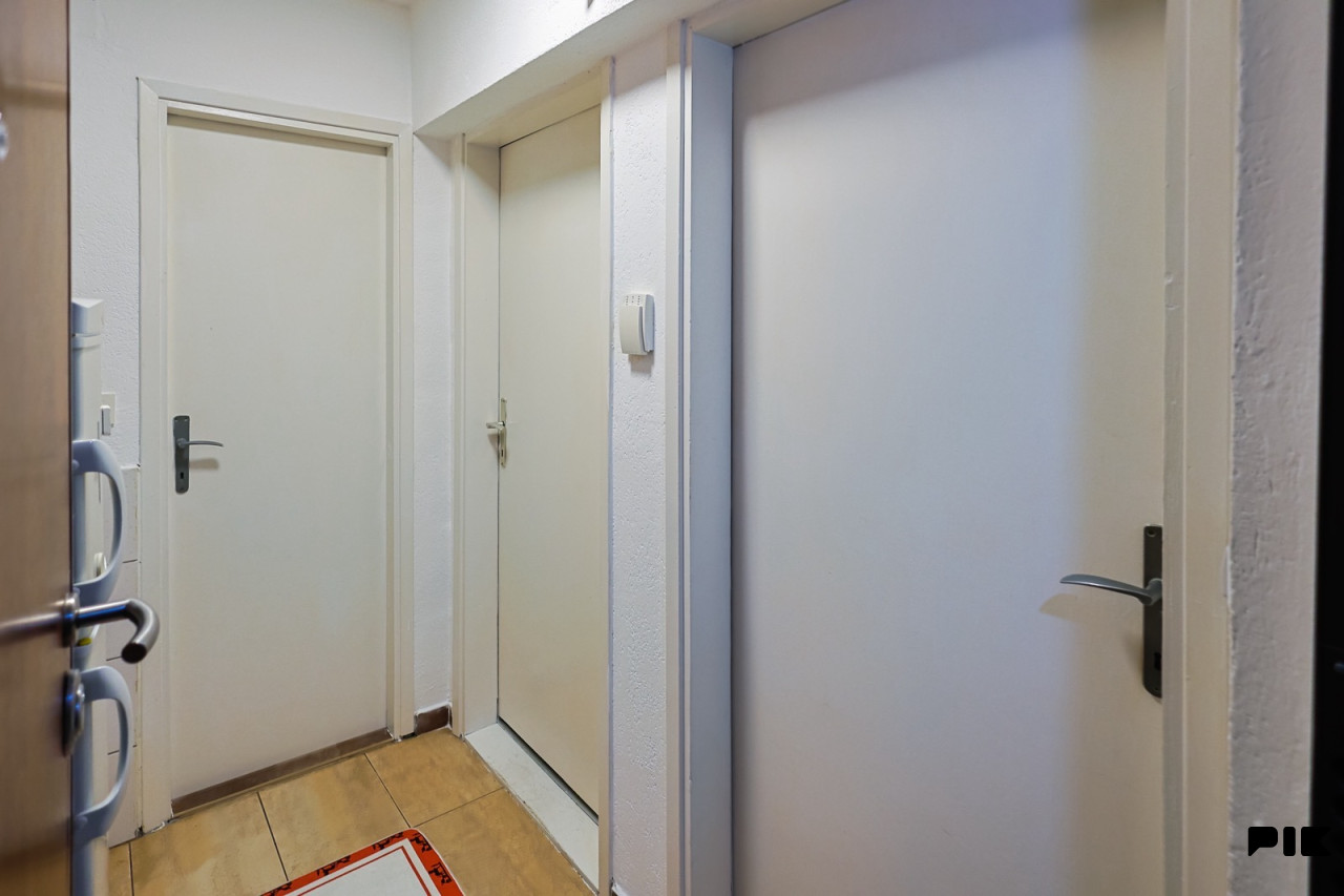 Renoviran dvosoban stan 34 m2 prvi sprat Stari Grad Sarajevo photo 4