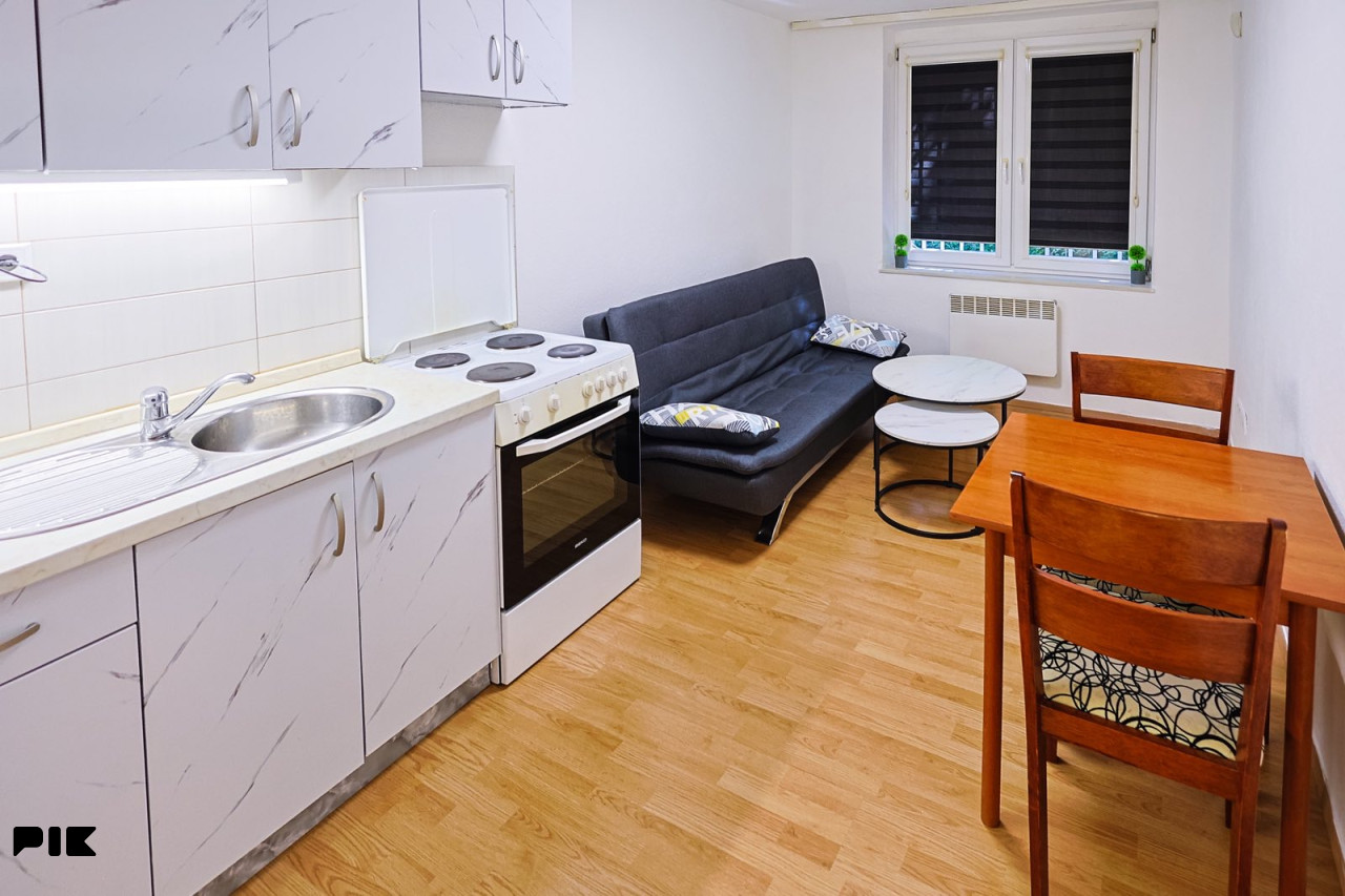 Renoviran dvosoban stan 34 m2 prvi sprat Stari Grad Sarajevo 14