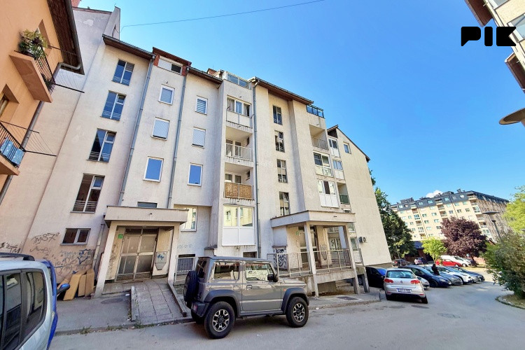 Lijep, manji trosoban stan, Buća Potok 17