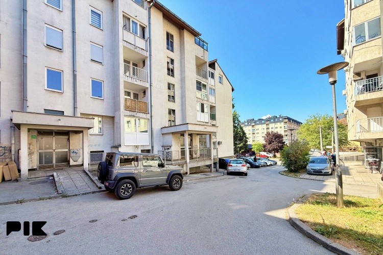 Lijep, manji trosoban stan, Buća Potok 16