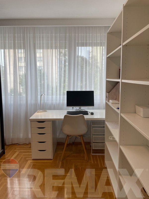 Odličan trosoban stan | Strogi centar | Parking mjesto | 2 ostave 11