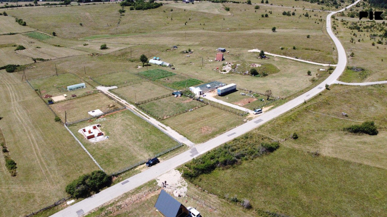 Zemljište - placevi Sokolac od 400m2 pa na više 2