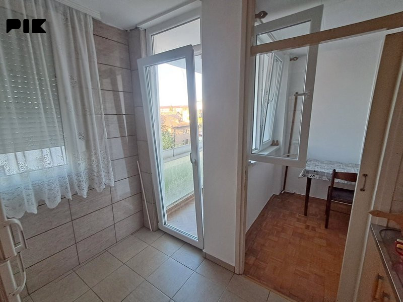 Trosoban stan, Sime Šolaje, 64m2, Banja Luka