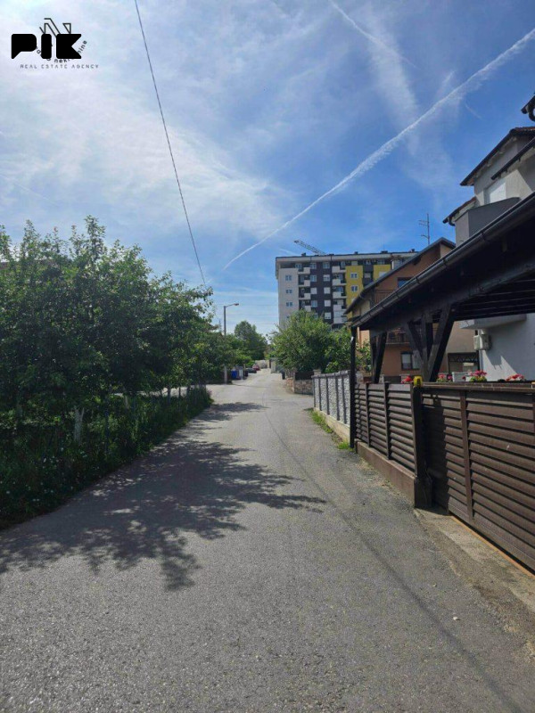 Građevinski plac od 850m2 na Starčevici 3