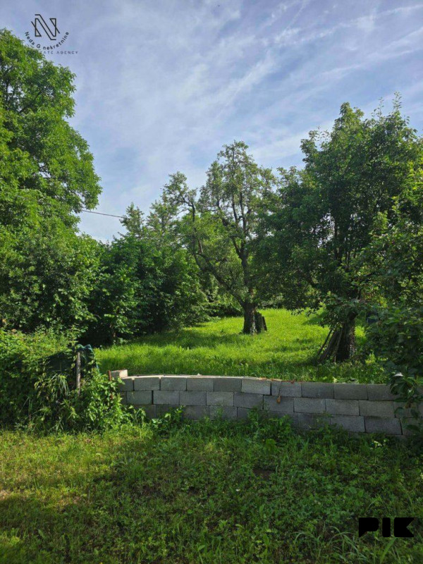 Građevinski plac od 850m2 na Starčevici