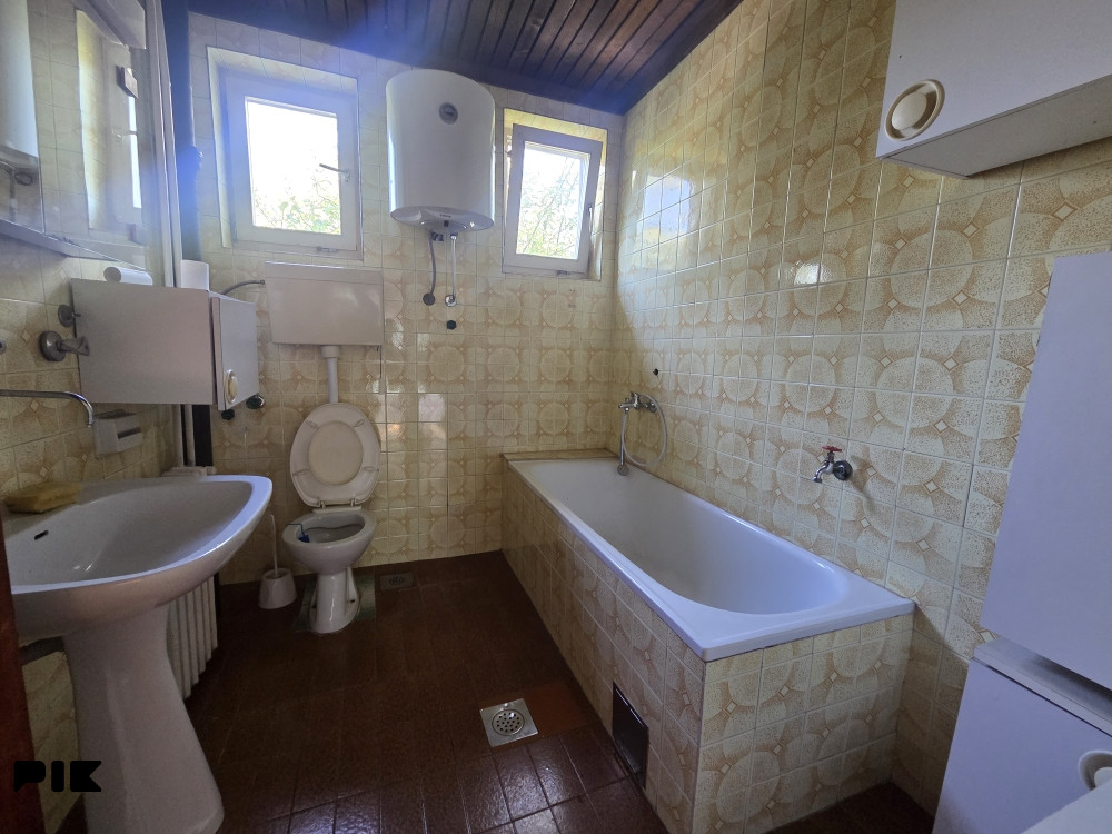Porodična kuća u Lužanima na parceli od 602 m2 7