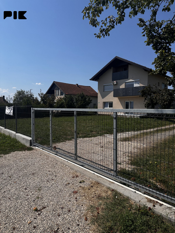 Kuća, kuća na dva sprata sa okućnicom u Jelah polju 2