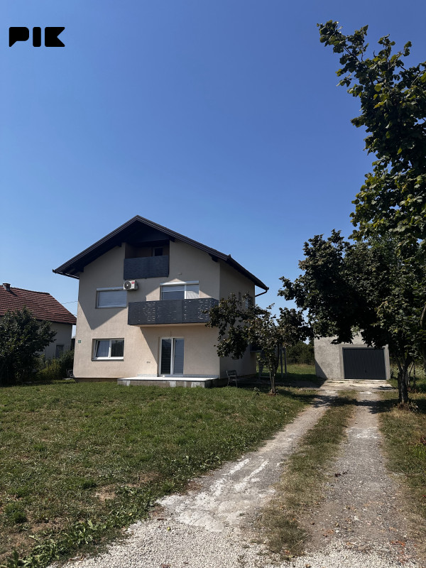 Kuća, kuća na dva sprata sa okućnicom u Jelah polju 4
