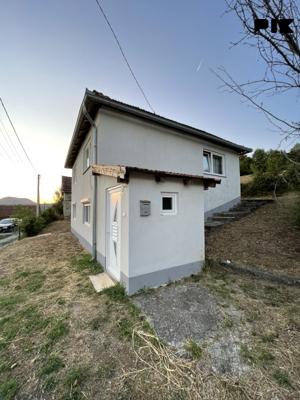 Kuća i ostava sa okucnicom 2
