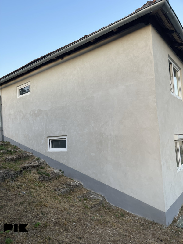 Kuća i ostava sa okucnicom 6