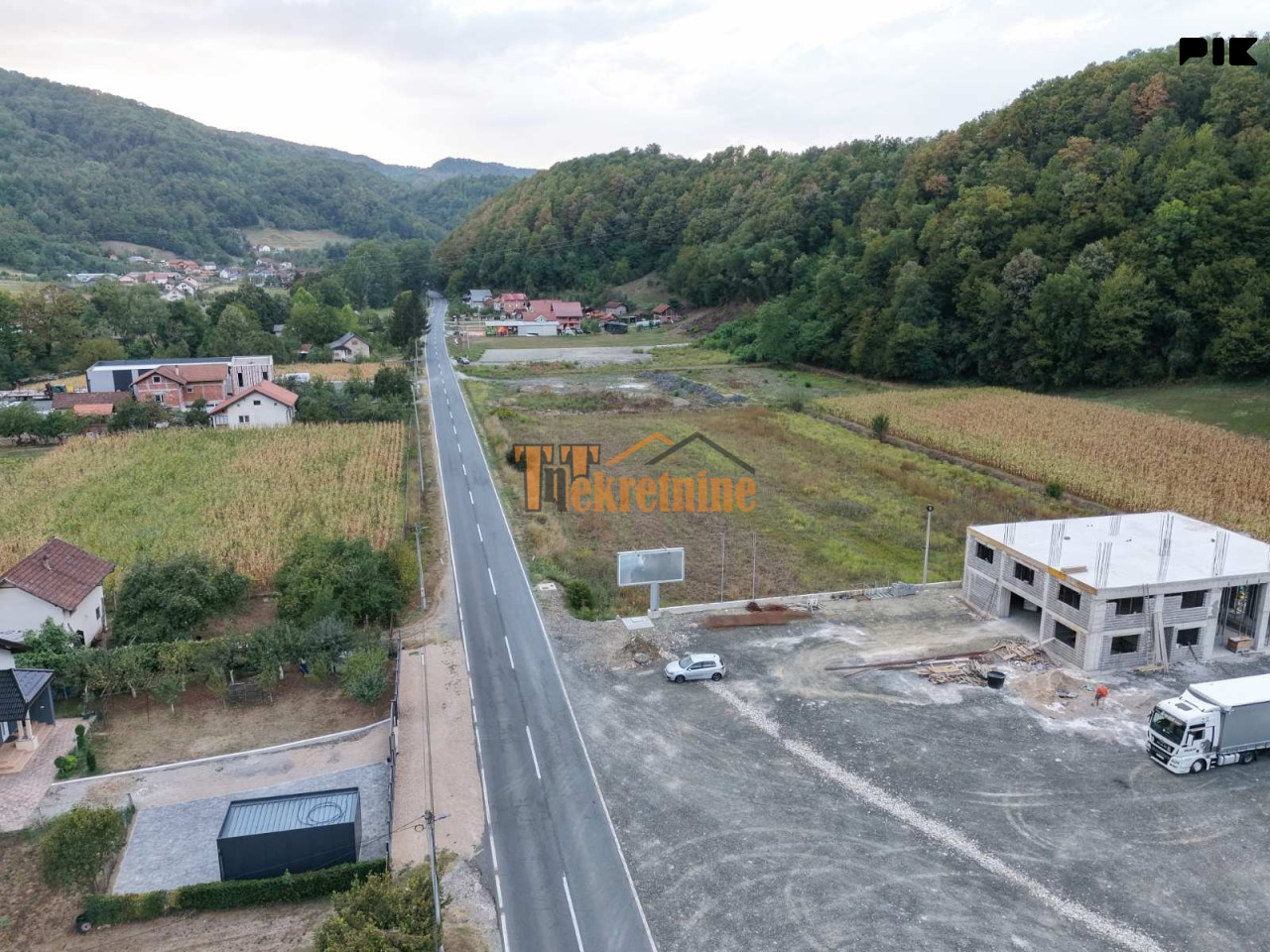 Prodaju se četiri placa uz magistralni put - Opsječko 8