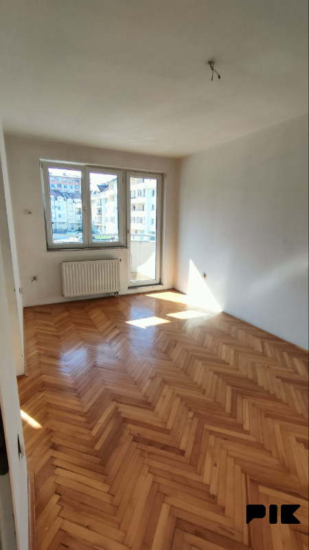SPASOVDANSKA CENTAR ISTOČNOG SARAJEVA 51m2 , 2 BALKONA 1. SPRAT 2