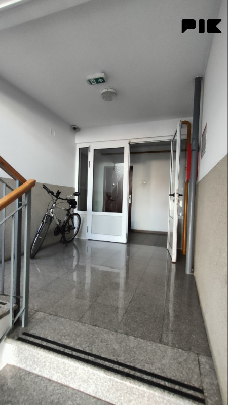 SPASOVDANSKA CENTAR ISTOČNOG SARAJEVA 51m2 , 2 BALKONA 1. SPRAT 3