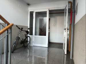 SPASOVDANSKA CENTAR ISTOČNOG SARAJEVA 51m2 , 2 BALKONA 1. SPRAT photo 3