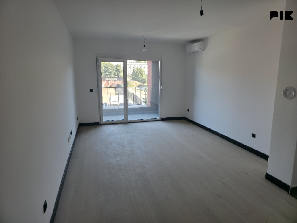Garsonjera - Avenija ( Novi Grad )