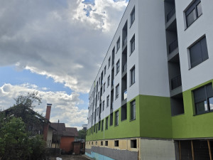 Stan iza delte tržnog centra photo 2