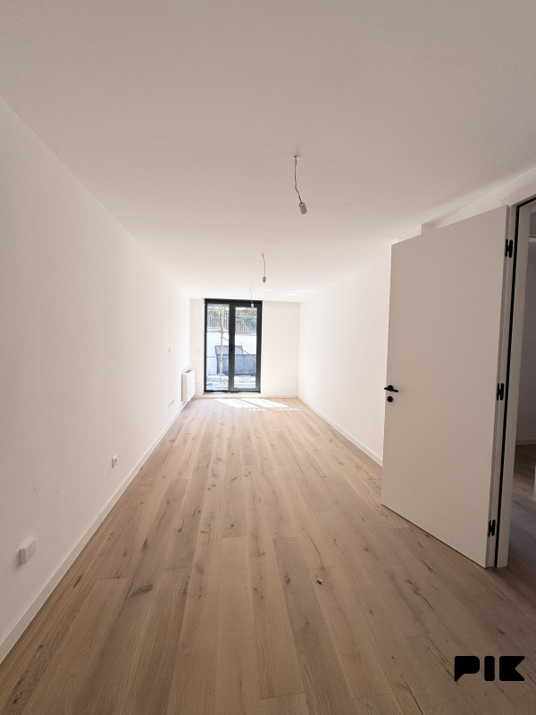 Breka 57 m2 Dvosoban stan sa privatnom baštom Delux 9