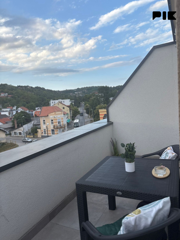 Stan na dan Tuzla stan sa tarasom 062/716-257 12