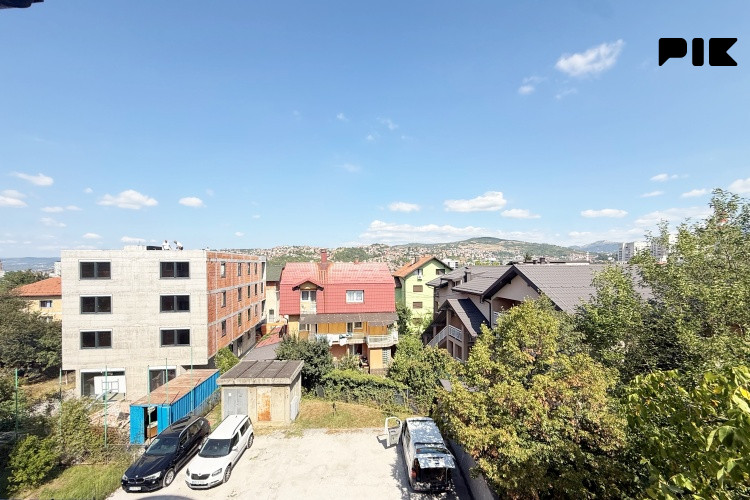 Poslovni prostor, kancelarije, sa tri parking mjesta 21