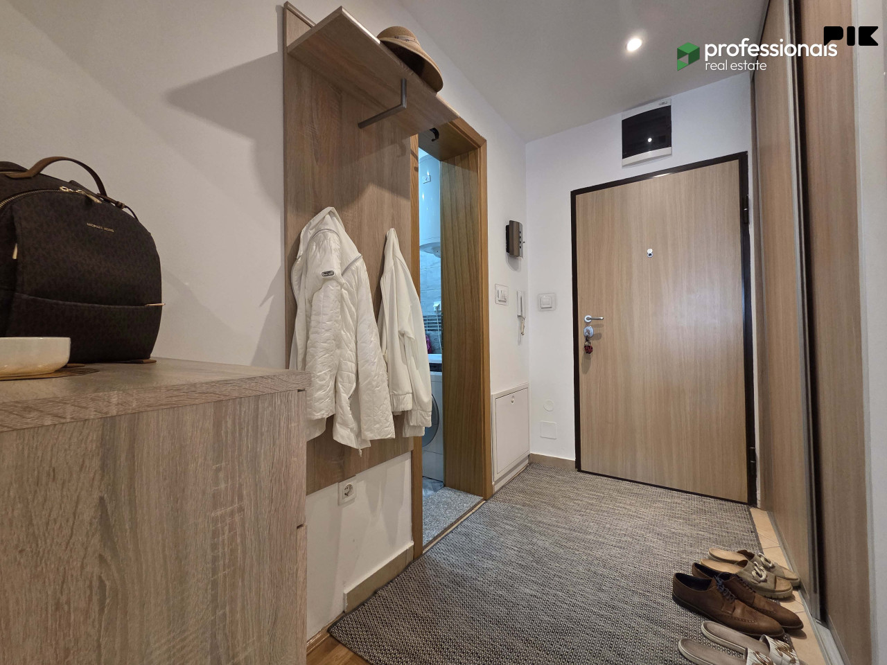 Trosoban stan Lukavica Istočno Sarajevo 77 m2 20