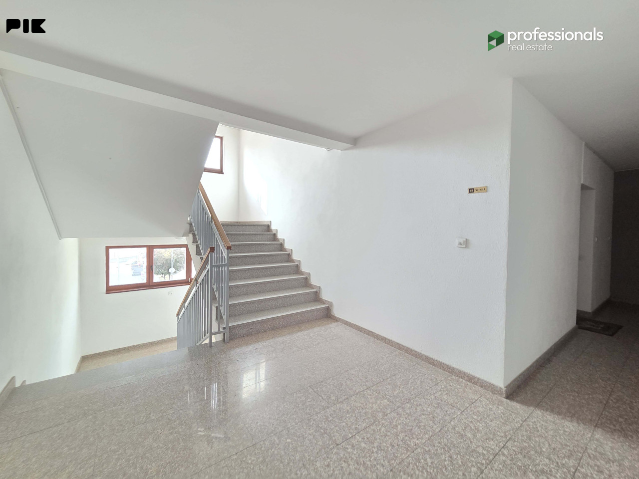 Trosoban stan Lukavica Istočno Sarajevo 77 m2 21