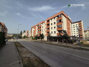 Trosoban stan Lukavica Istočno Sarajevo 77 m2