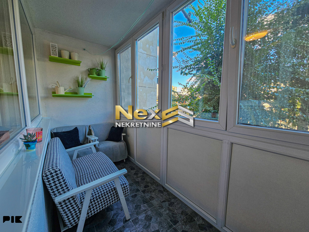 Renoviran dvosoban stan Brčanska/Otoka/Novi Grad 56 m2 photo 4