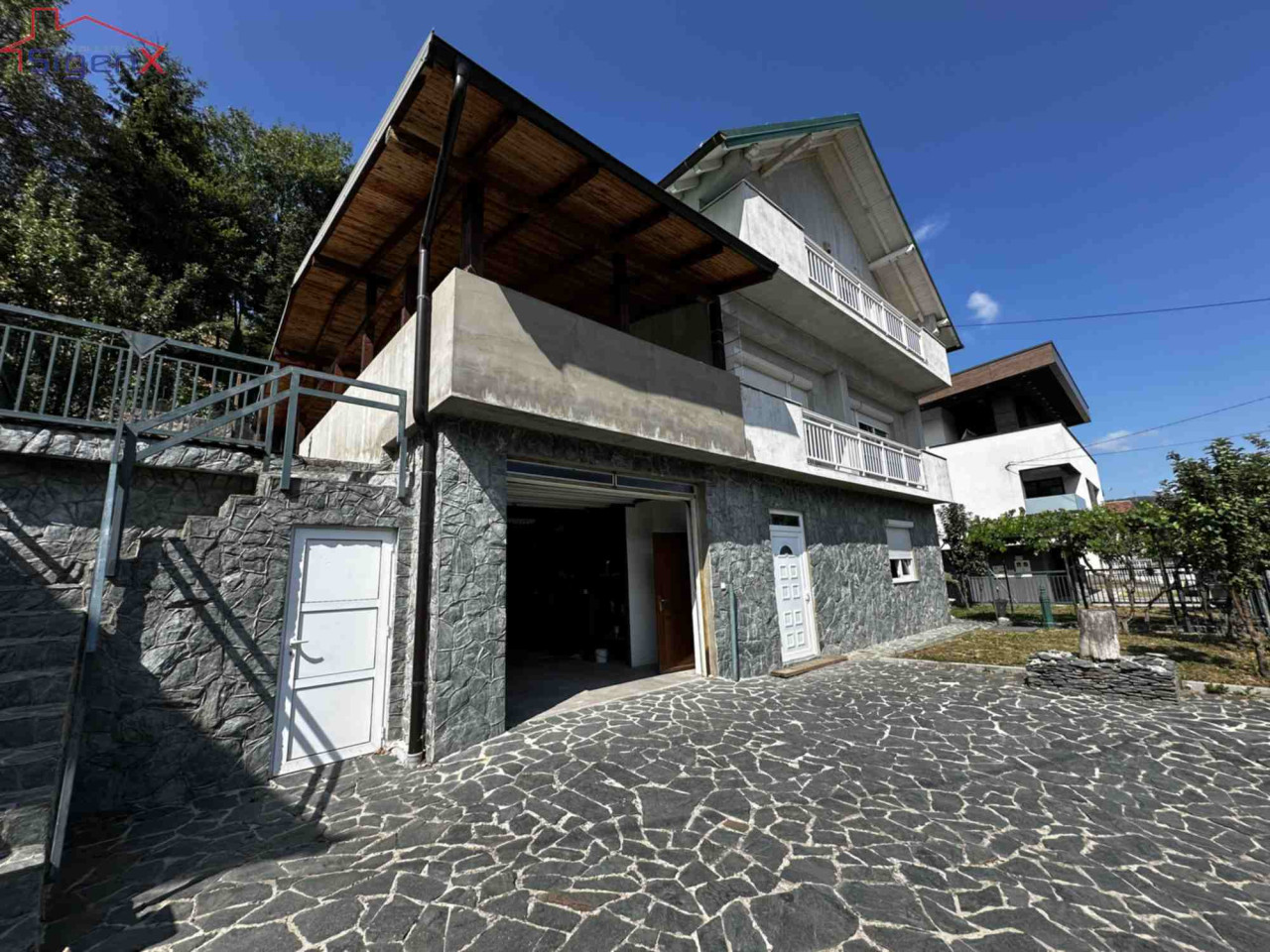 Sigenx prodaje kuću sa dvorištem/Hadžići 16