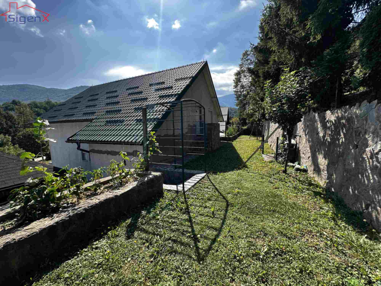 Sigenx prodaje kuću sa dvorištem/Hadžići 18