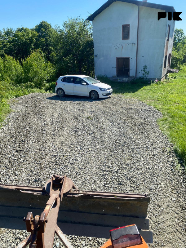 Seosko imanje kod Banje Kulaši kuća, pomoćni objekti i 37 duluma 2