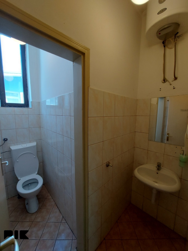 Poslovni prostor Laktasi 8