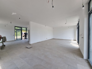 AURA / Commercial Space / Prime Location