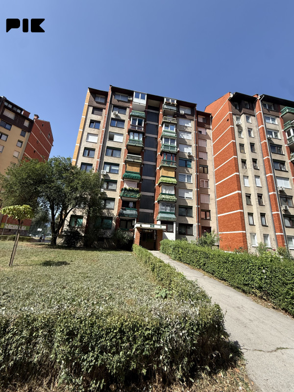 Trosoban stan Vojničko/ Saraj Polje Sarajevo - Novi Grad