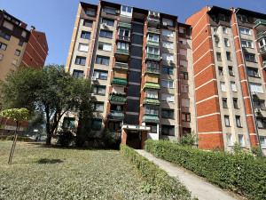 Trosoban stan Vojničko/ Saraj Polje Sarajevo - Novi Grad