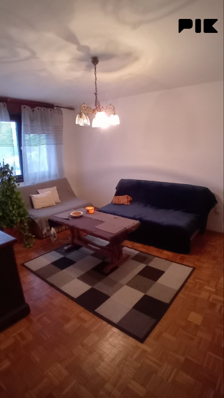 Izdajem stan u Slavinovićima 4